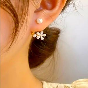 Delicate Stud Earrings Classic Flower W/Cultured Pearl Inlaid 18K Gold Plated
